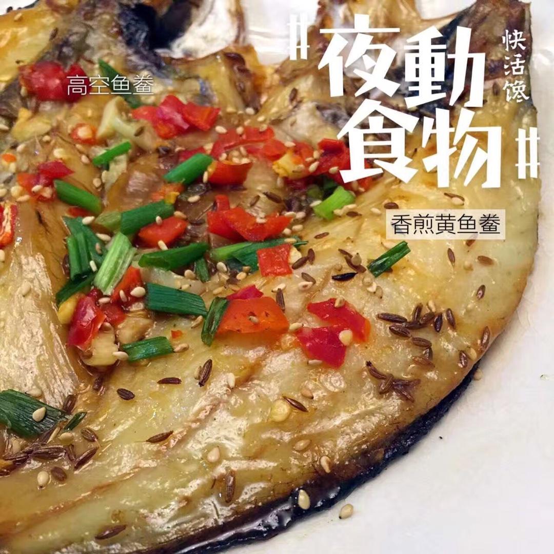 爱生活爱美食，自小就喜欢看妈妈烧各种菜肴，到现在为止一有美食节目和书籍都很乐意关注，梦想着哪天能开一间私房小菜馆，一切都是嫁人为妇身不由己啦……只能在我的小厨房找点乐趣了，自从进了下厨房认识了那么多的巧手美厨娘，才知爱美食的吃货都很棒，为家人每天创作出一道