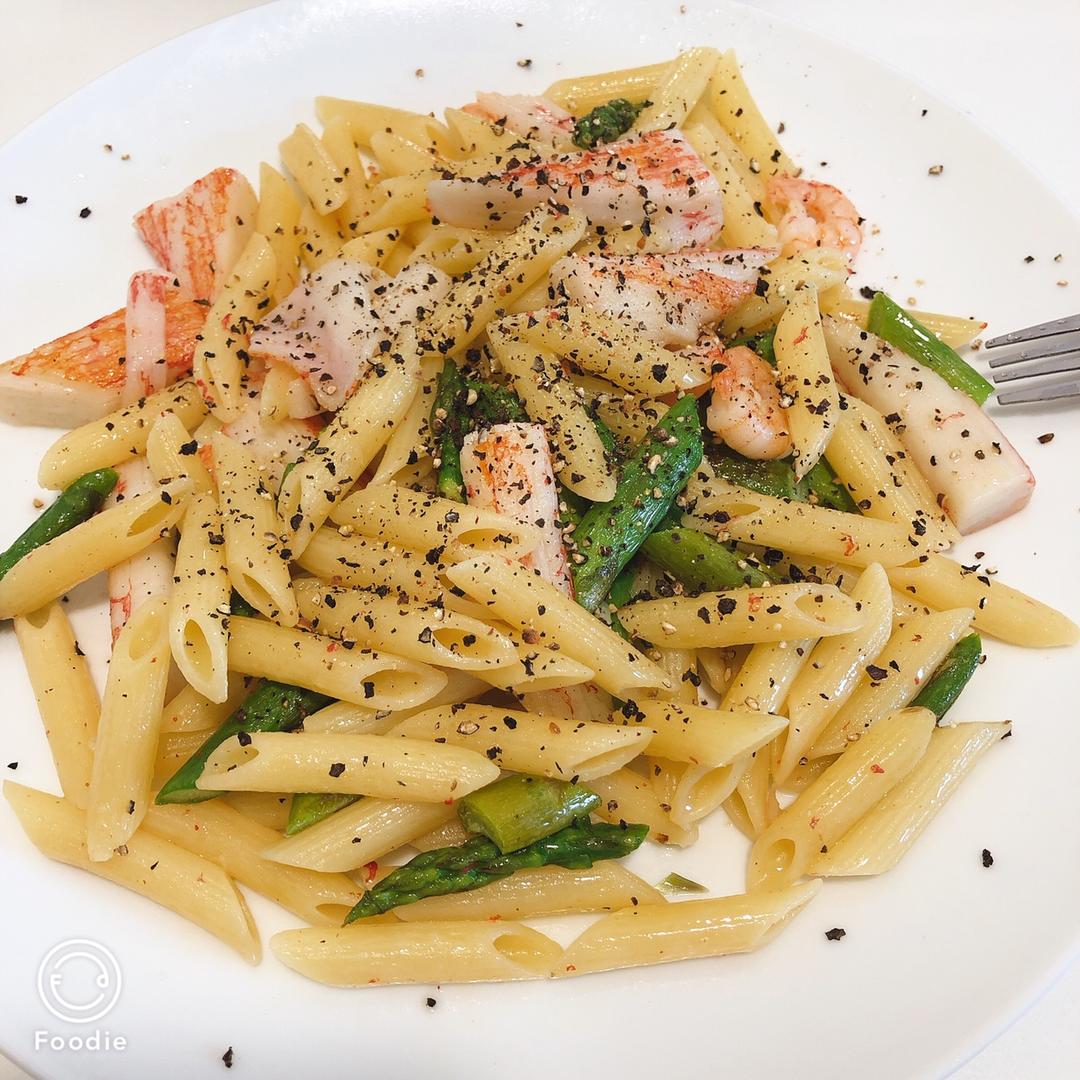 蒜香黑椒芦笋虾仁意面