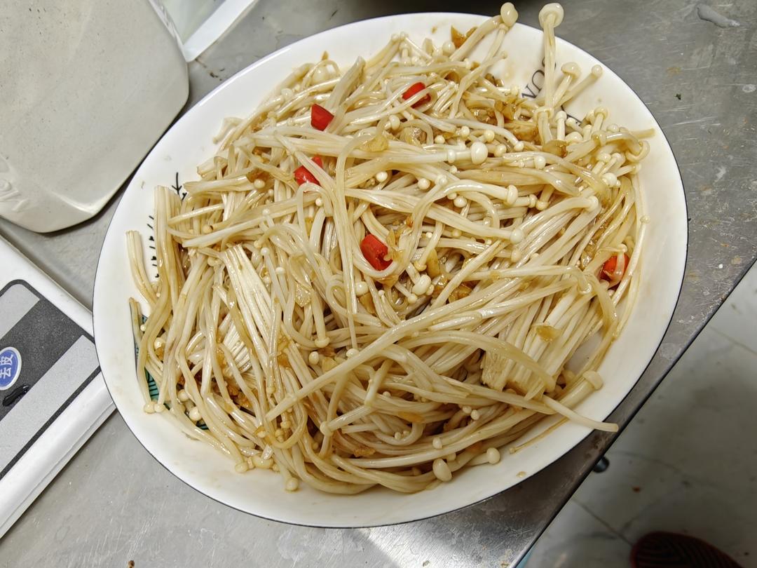 超级下饭的蒜蓉金针菇！好吃到爆