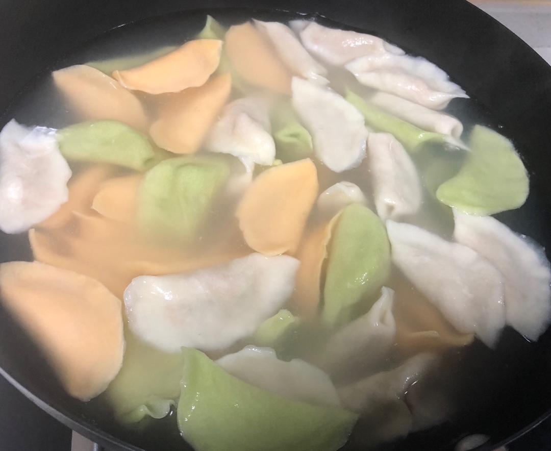 猪肉芹菜水饺（附擀皮、包饺子详细过程）