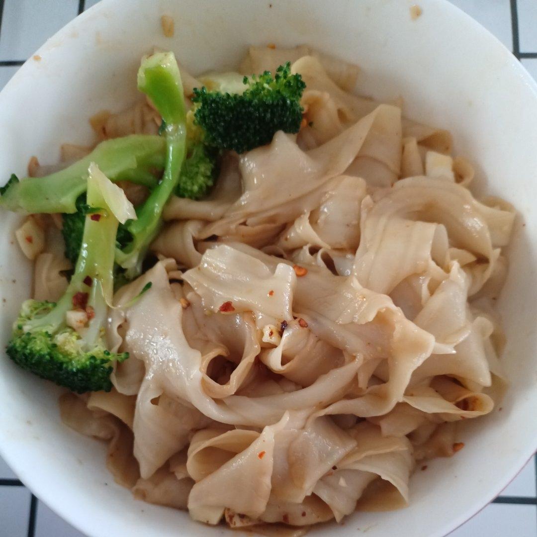 十分钟就能吃上的超简单油泼面