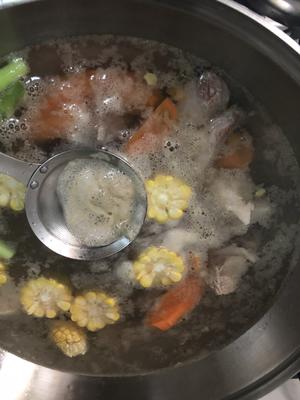 胡萝卜玉米猪骨汤的做法 步骤10