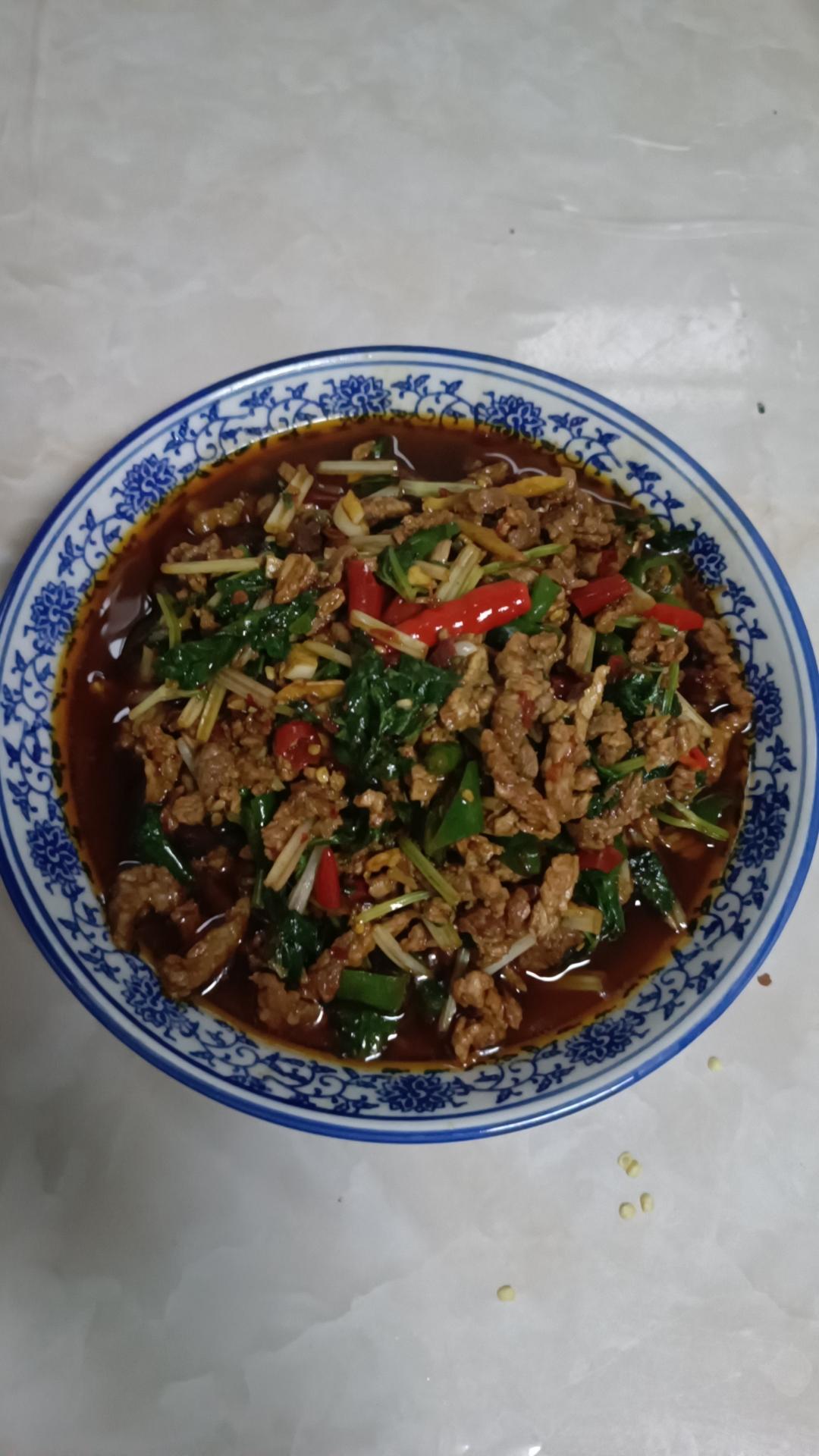 下饭神器又来了，试试这道芹菜炒牛肉！！