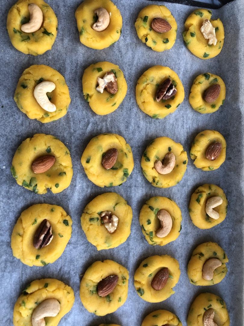 葱香玉米面桃酥