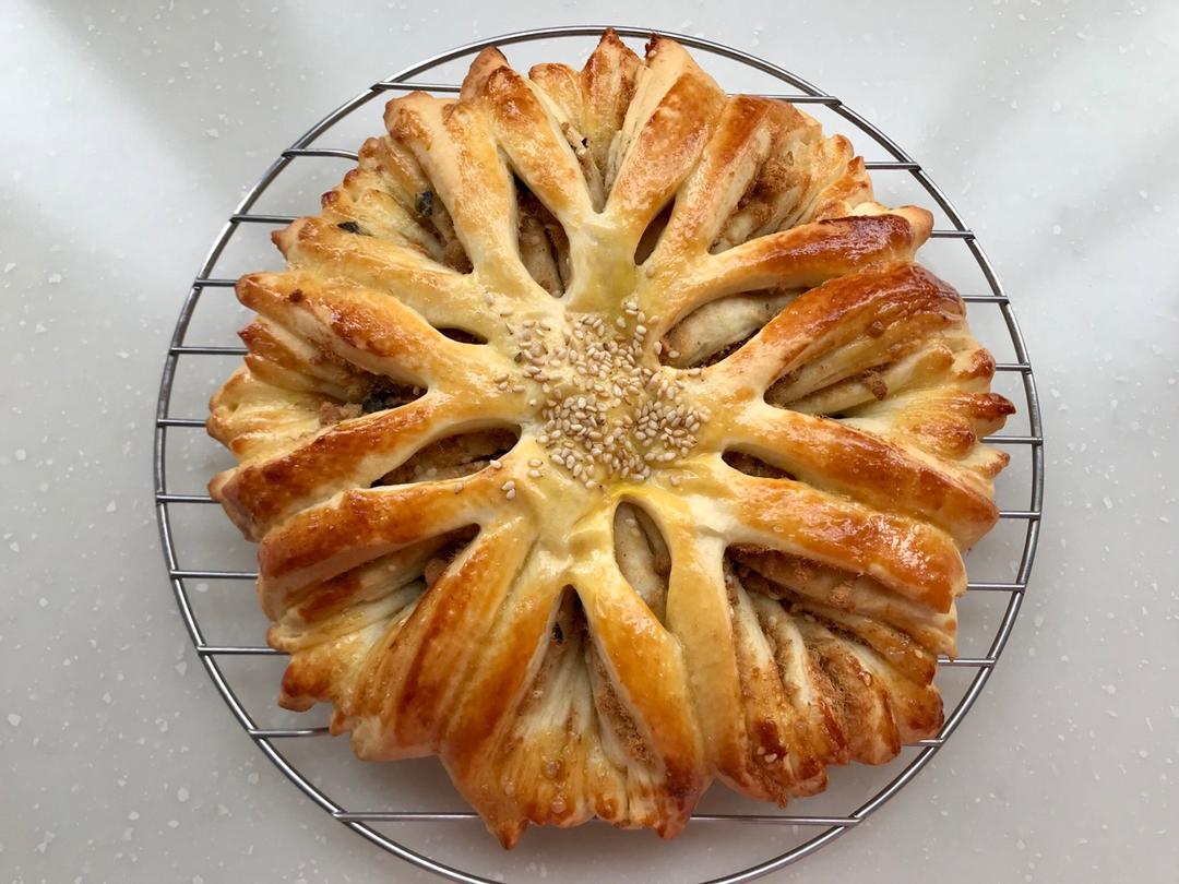 太阳花肉松面包