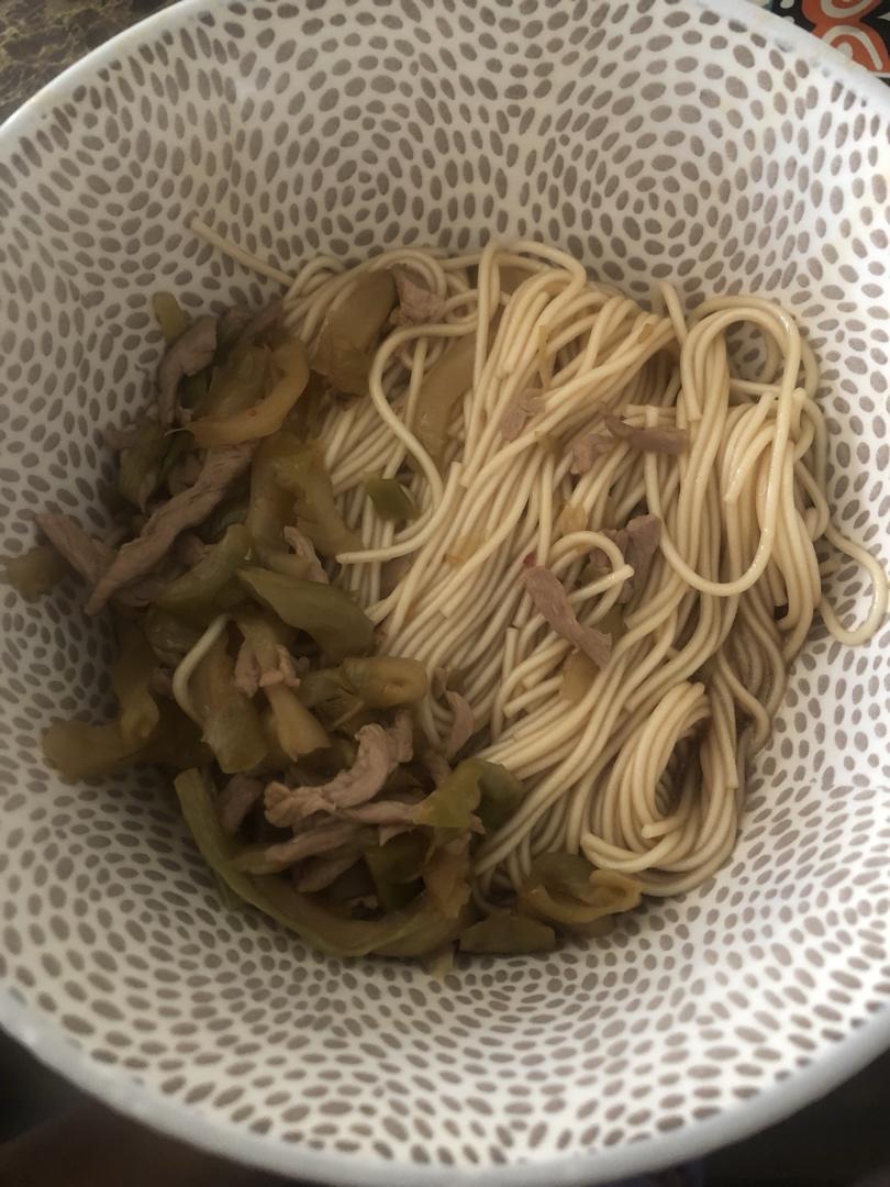多少次早起就为了这一口——榨菜肉丝面