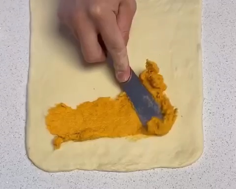 肉松蛋黄手撕面包的做法 步骤2