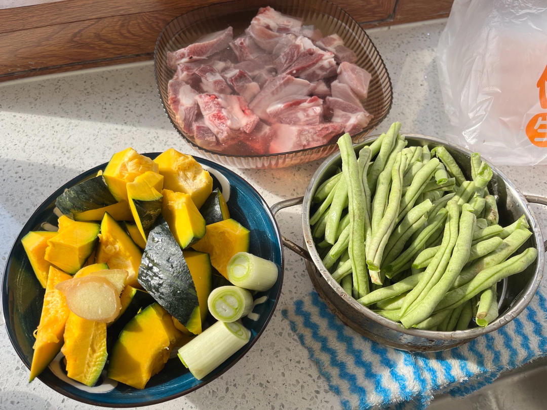 东北四大炖的排骨炖豆角