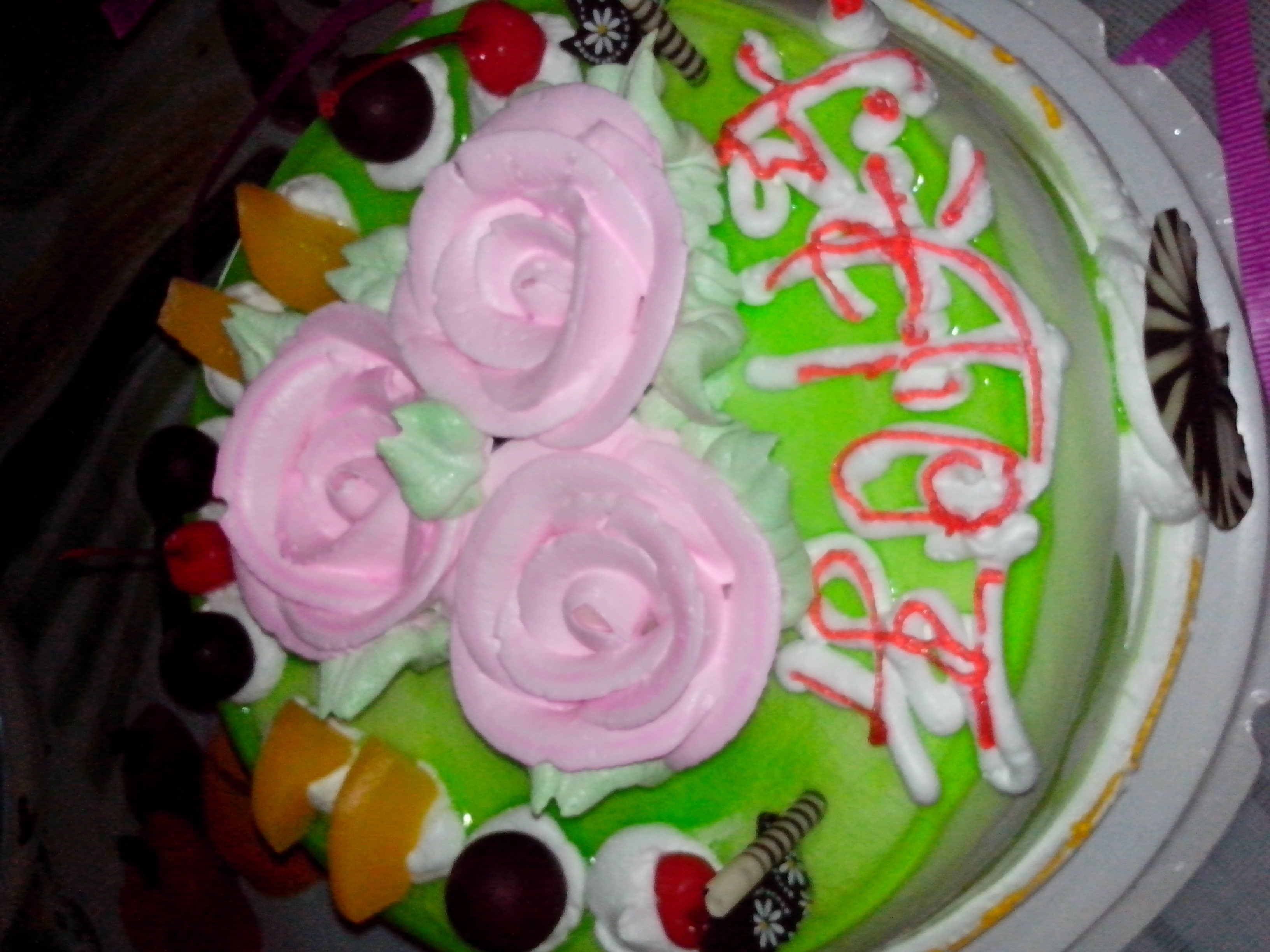 玫瑰花奶油生日蛋糕