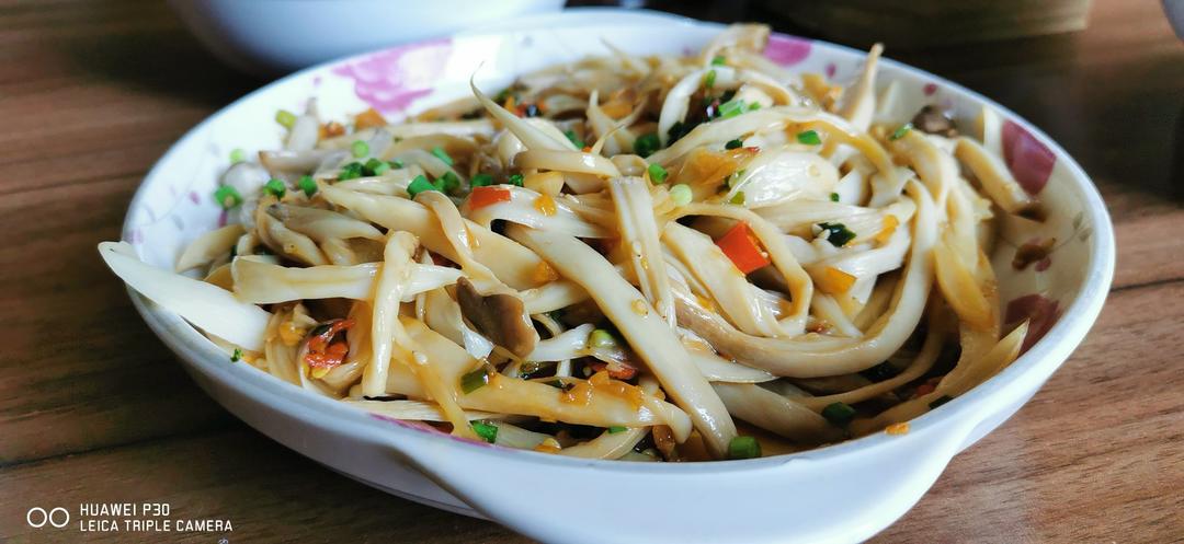 比肉还好吃的【手撕凉拌杏鲍菇】，上桌扫光光