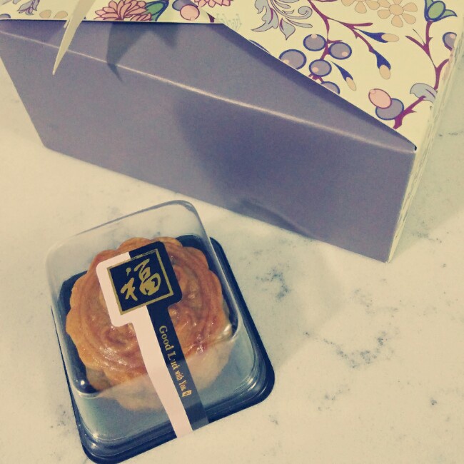 广式月饼——蛋黄莲蓉月饼