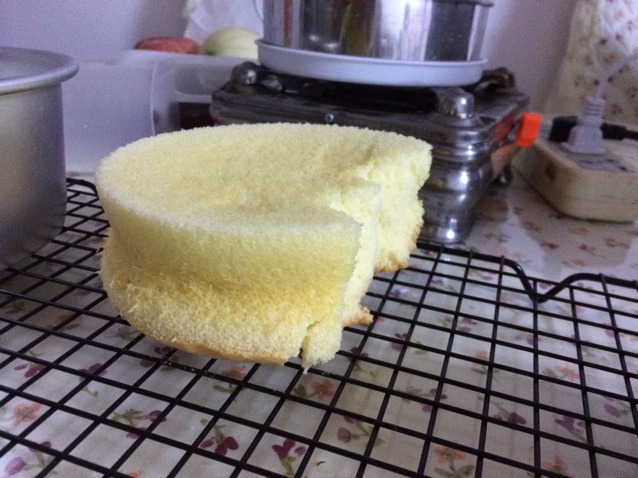 不粘模超完美戚风蛋糕--不塌不缩不开裂