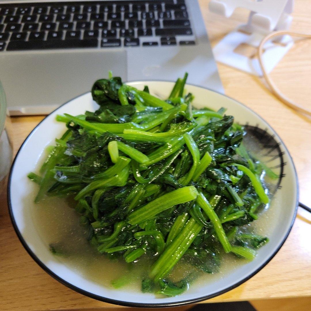 不涩口又嫩的清炒菠菜