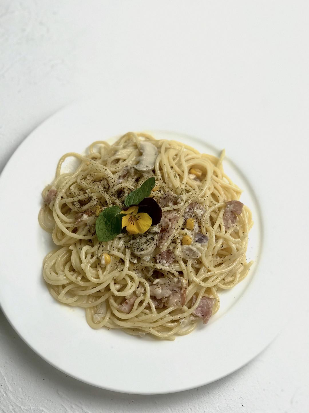 超好吃的奶油蘑菇培根意大利面（新手适用）的做法