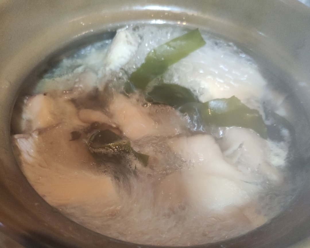 美味全面菌菇海带排骨汤的做法 步骤3