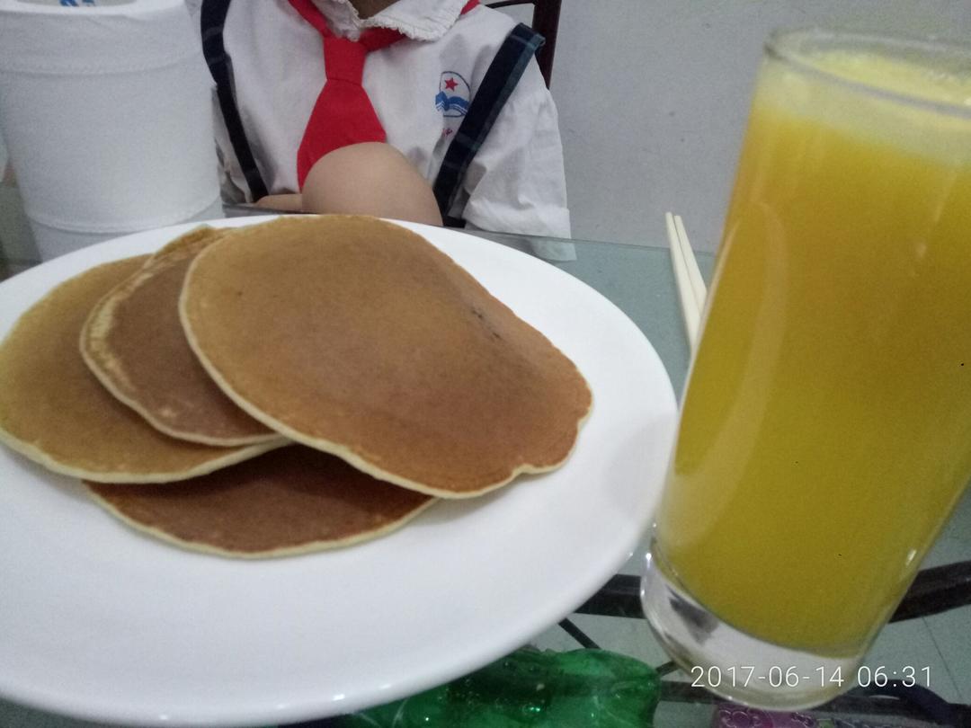 【减脂早餐】无油香蕉松饼（超简单）