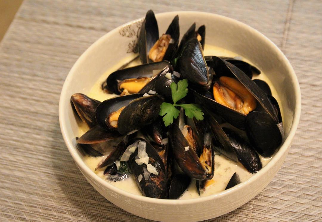 Steamed mussels with wine and cream 法式奶油青口贝