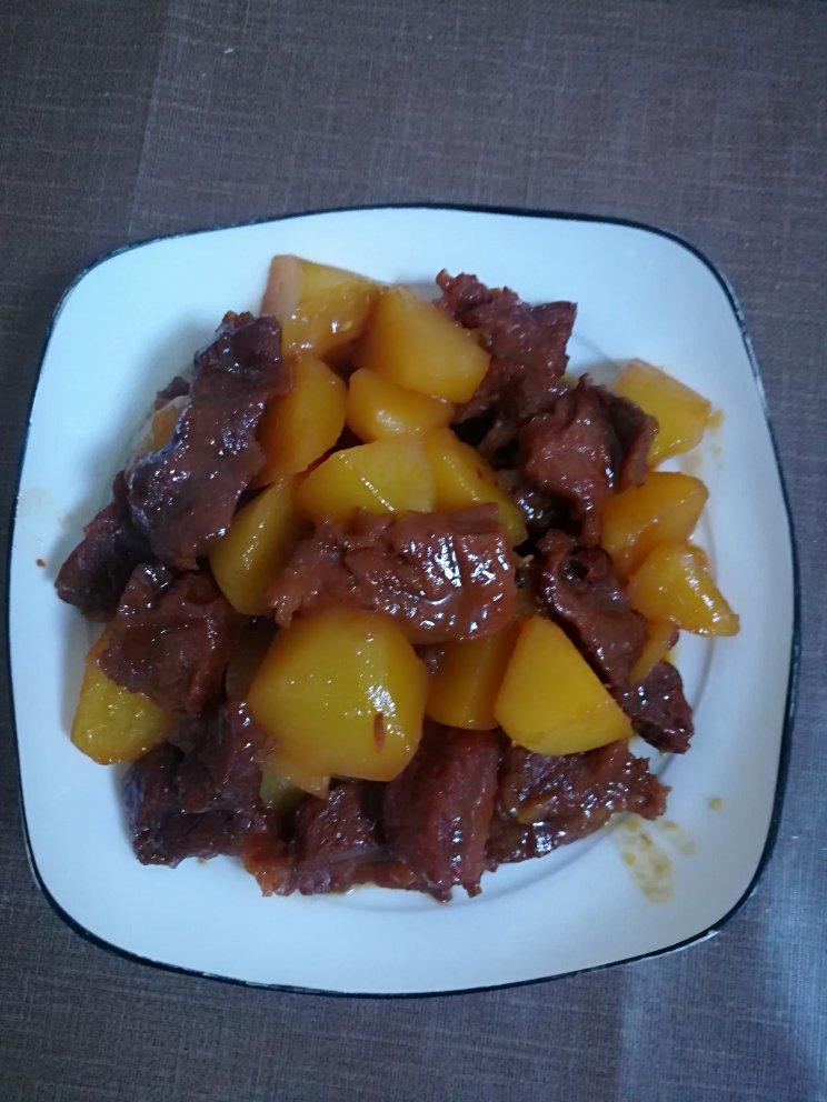 牛肉炖土豆