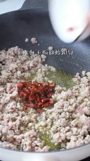 蒜苔炒肉末的做法 步骤3