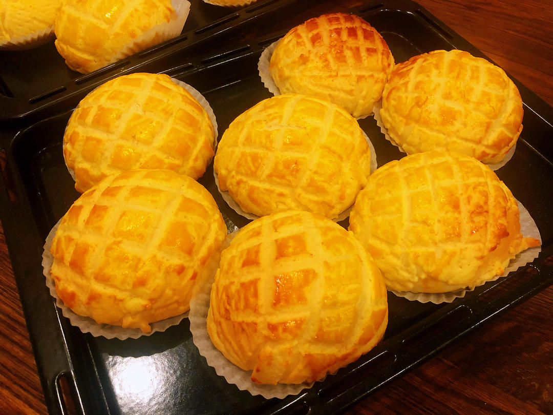 好吃到炸裂的港式菠萝包（附带制作酥皮的小视频）