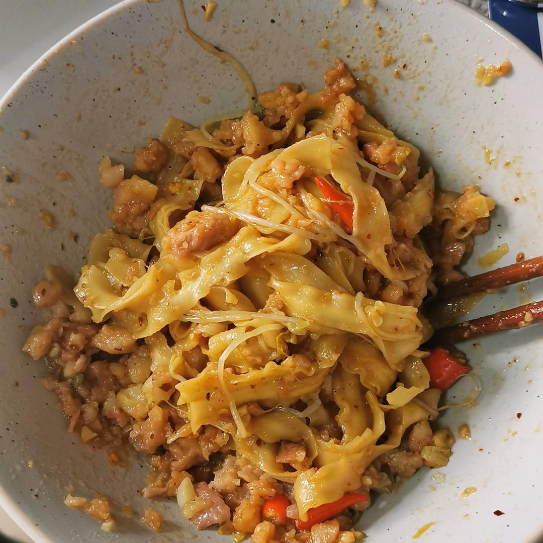 十分钟就能吃上的超简单油泼面