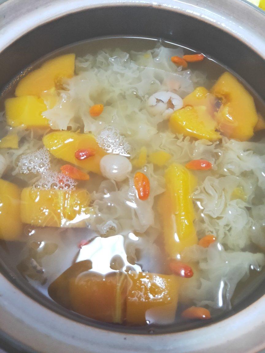 木瓜银耳莲子汤