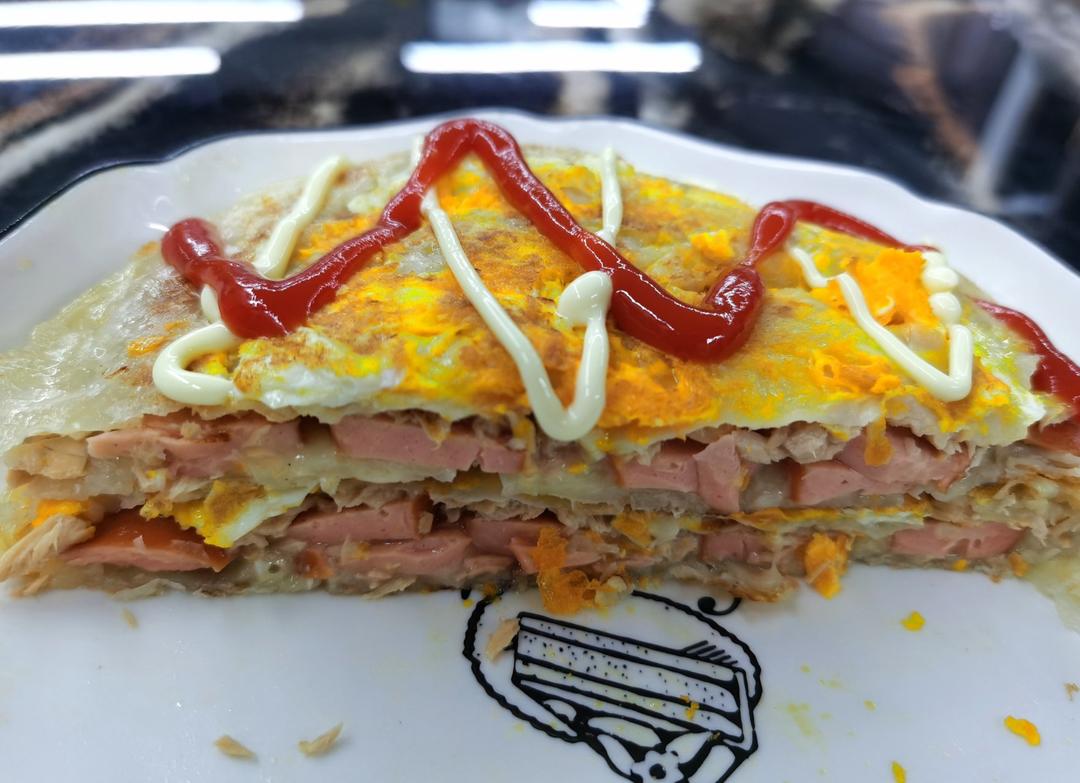 平底锅手抓饼版的芝士香肠培根饼