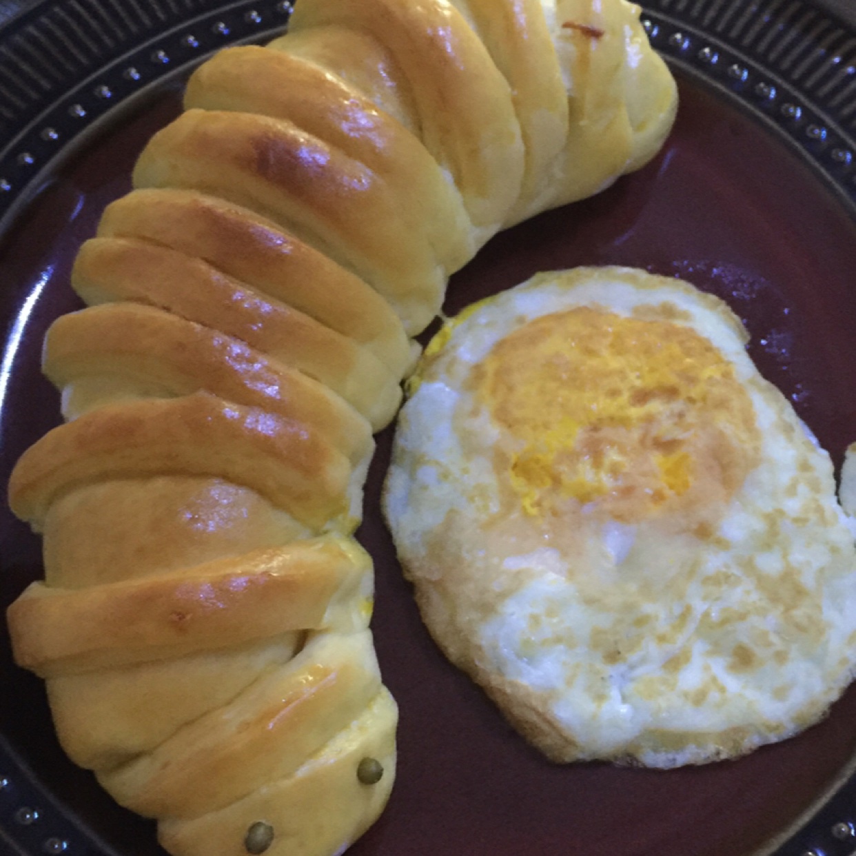 牛肉松毛毛虫面包