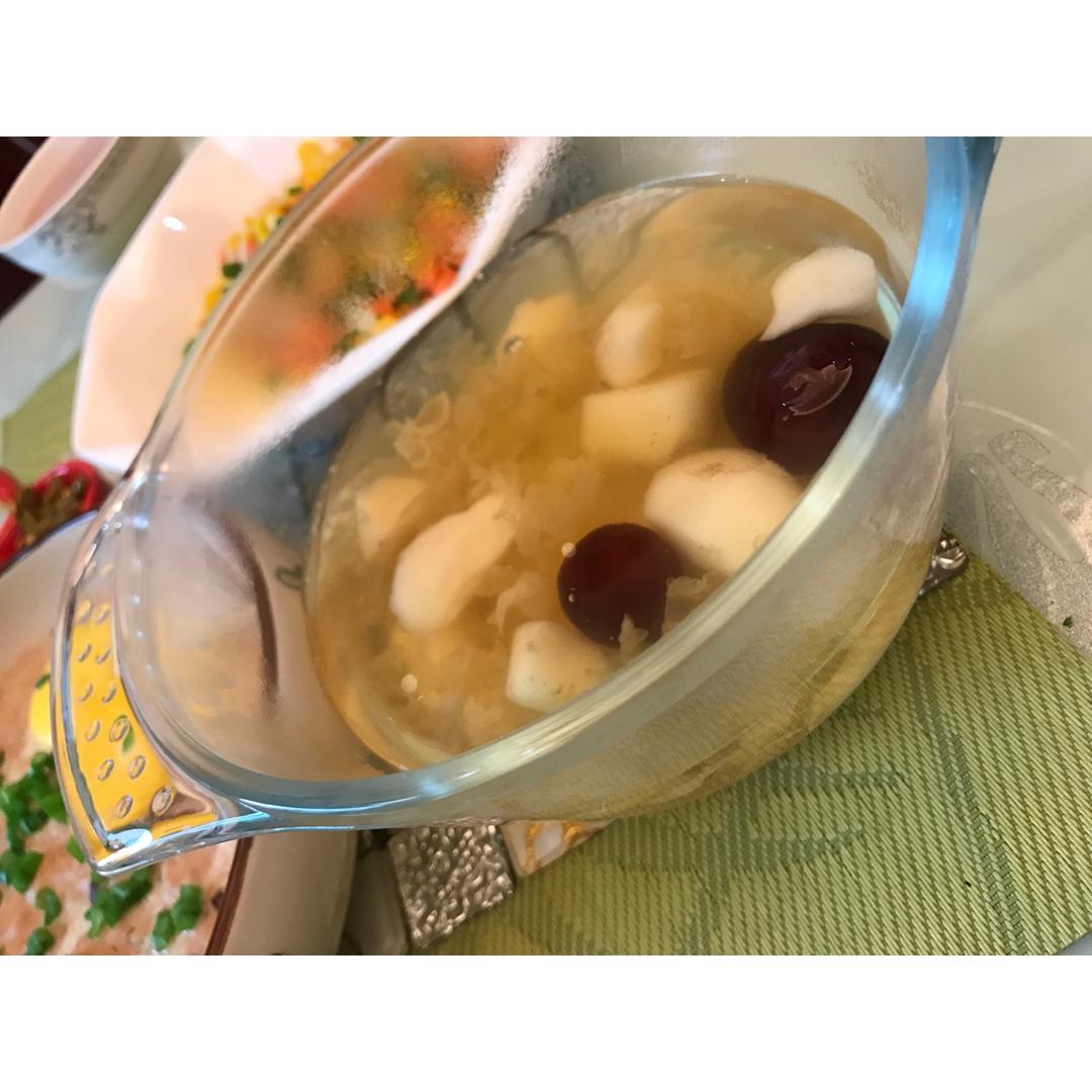 红枣银耳马蹄糖水——很滋润养颜哦