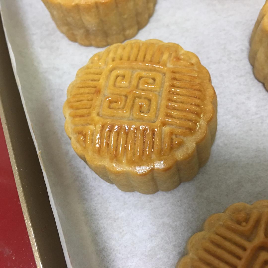 广式月饼—蛋黄莲蓉月饼