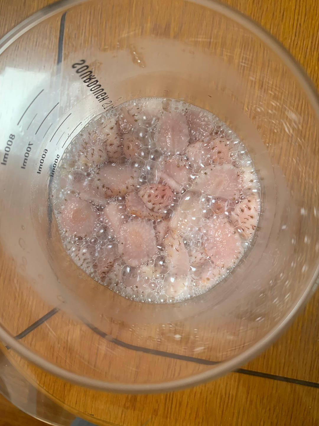 自制草莓酵母液和草莓酵母