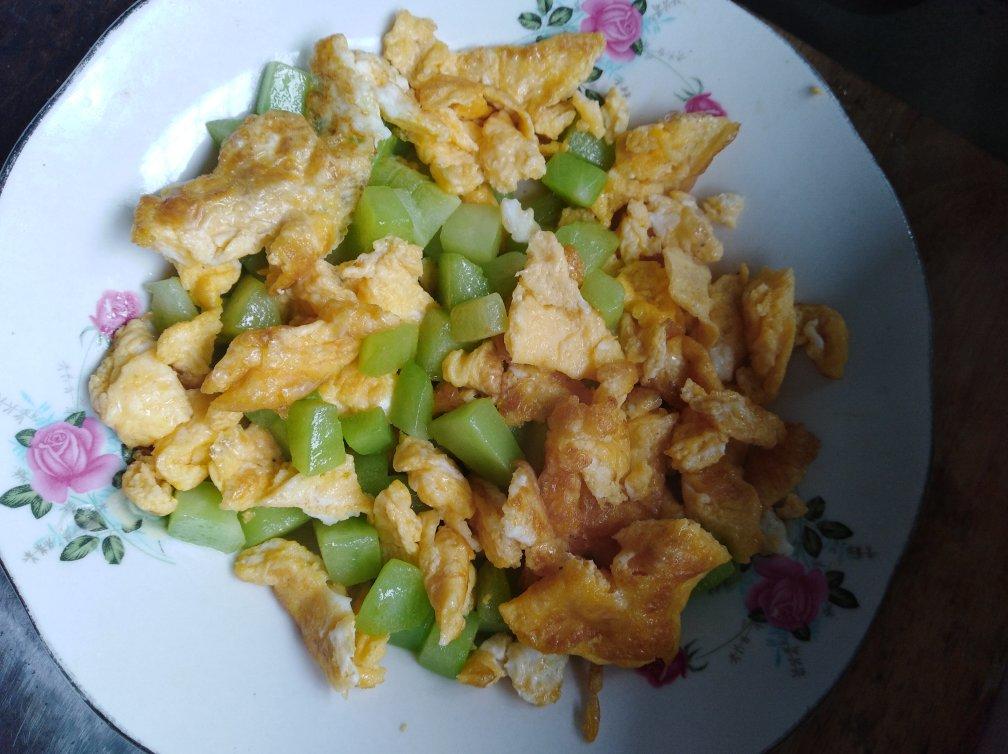 莴笋炒鸡蛋