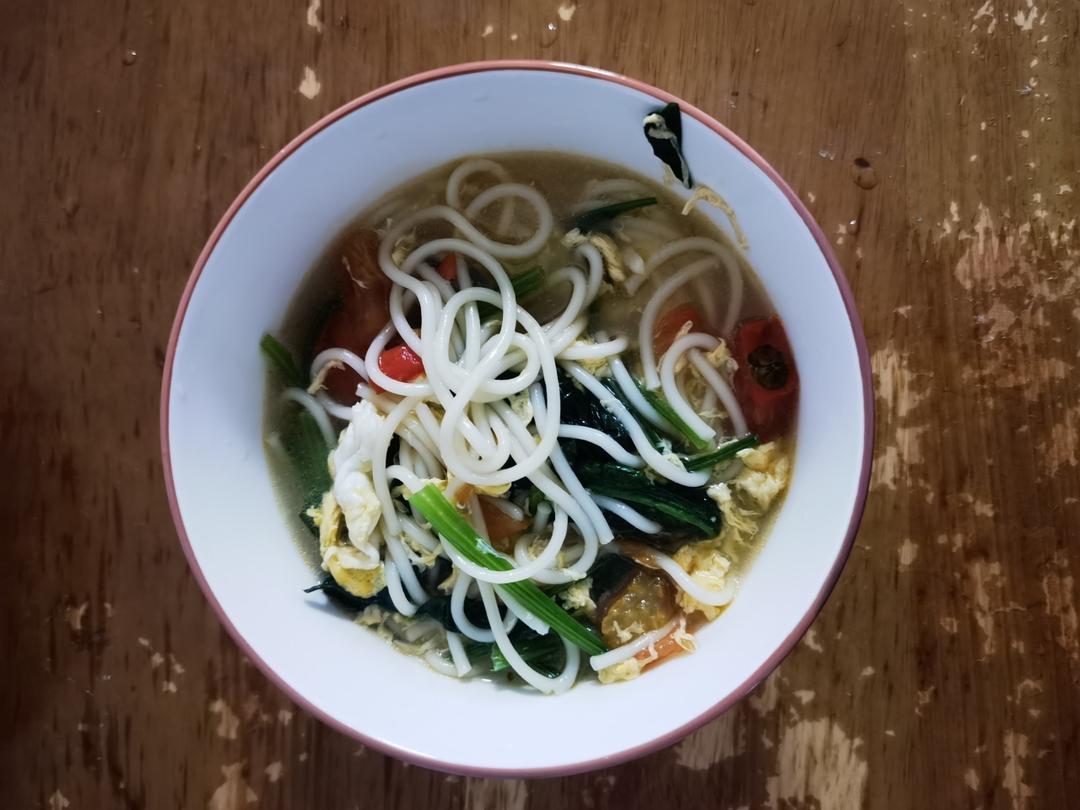 菠菜西红柿鸡蛋面