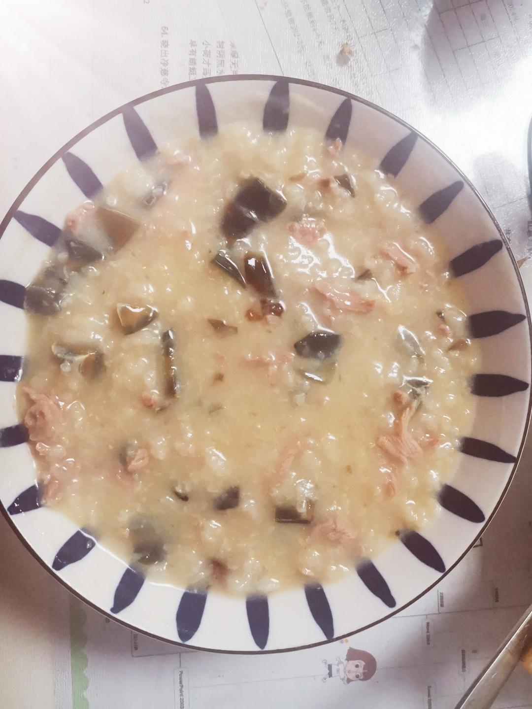 妈妈👩教我做的皮蛋瘦肉粥🥣简单快捷美味😋