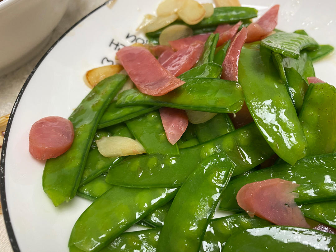 无比简单的荷兰豆炒腊肠，营养又好吃～！