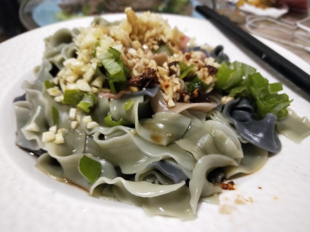 十分钟就能吃上的超简单油泼面