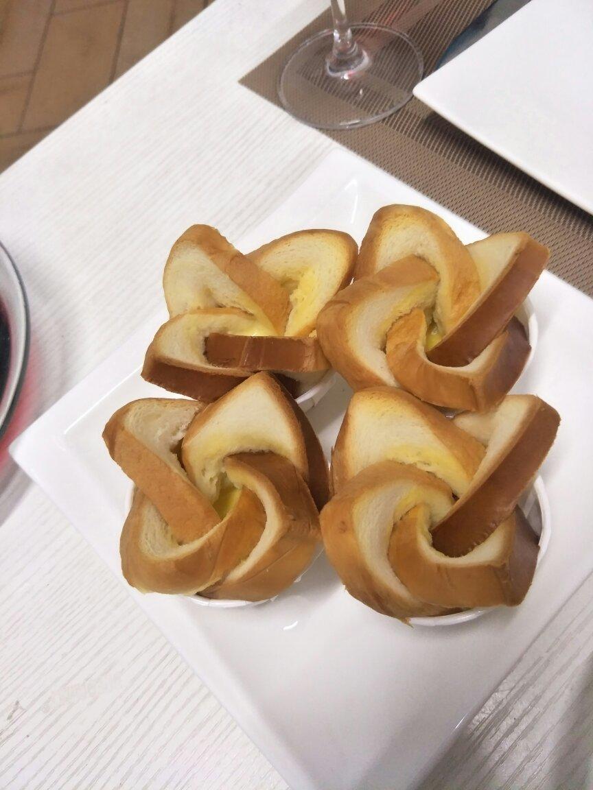 鸡蛋吐司杯盏