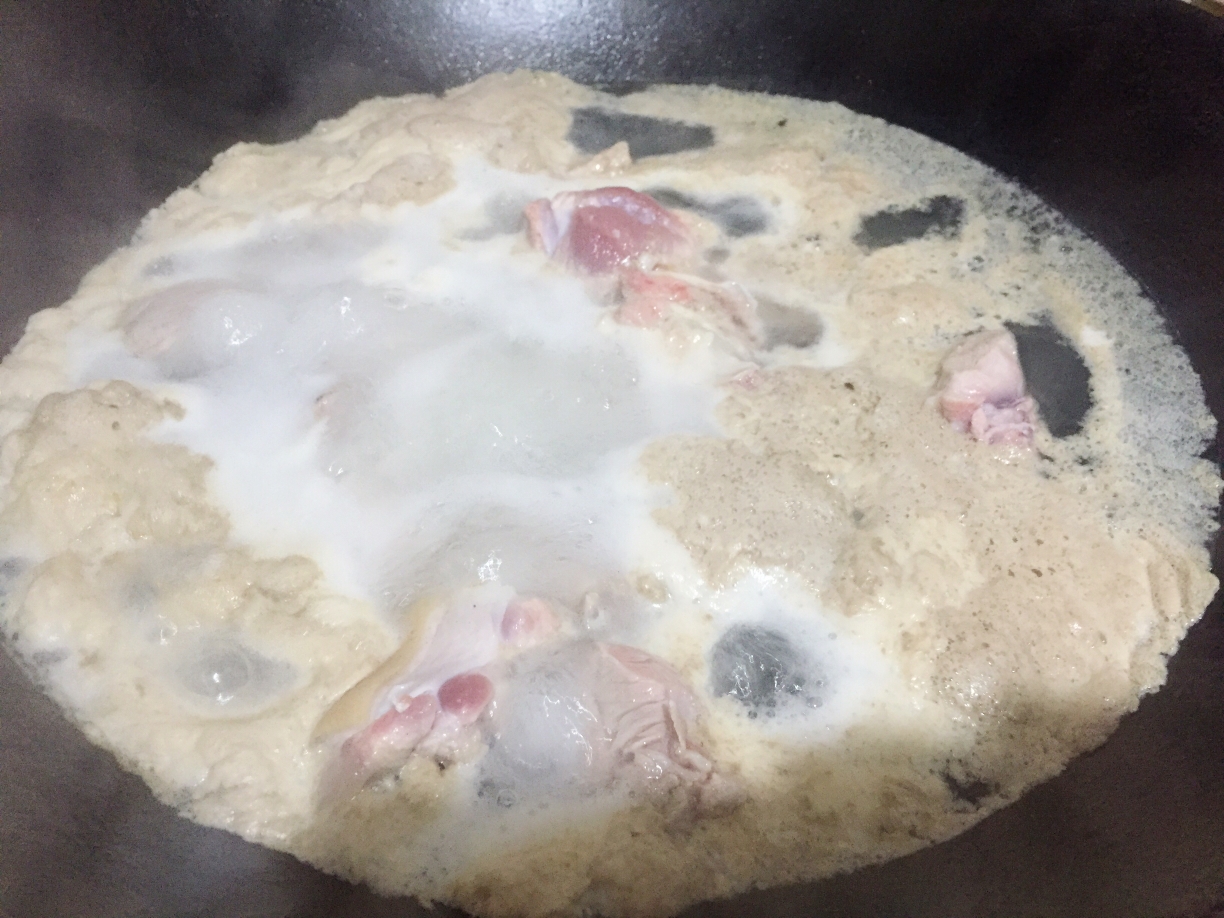 猪蹄膀炖海带汤的做法 步骤4