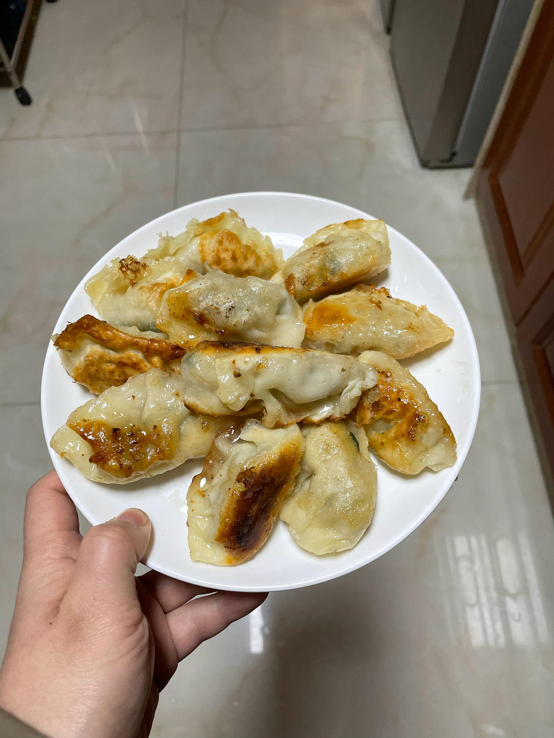 冰箱冷冻水饺做煎饺