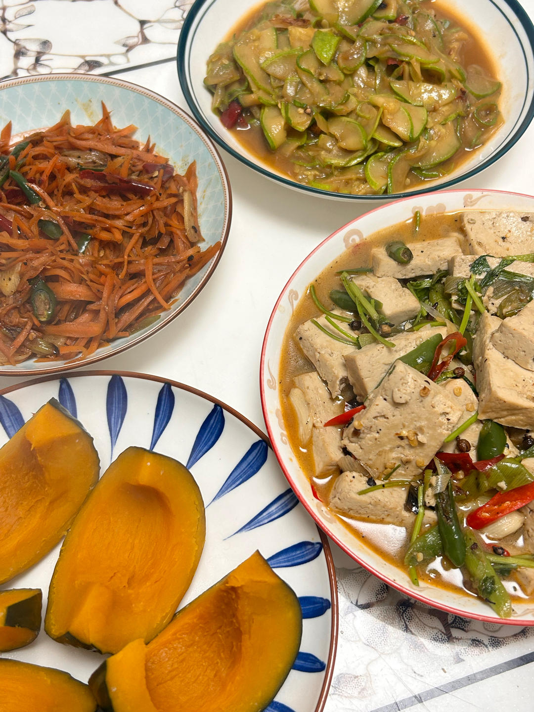 孜然胡萝卜➕素炒笋瓜