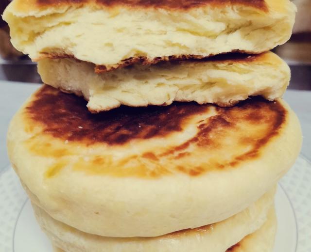 用料简单上手快。鸡蛋牛奶发面饼,无水奶香更浓,百搭主食。的做法