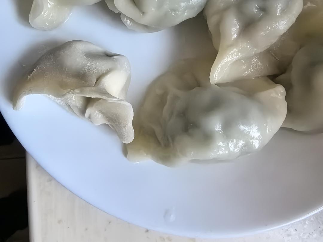 教你正确煮速冻饺子的方法，不干裂不破皮不粘锅！