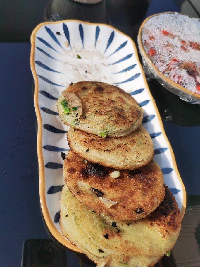 葱油饼，葱花饼，多做些冻起来可以当快手早餐哦！