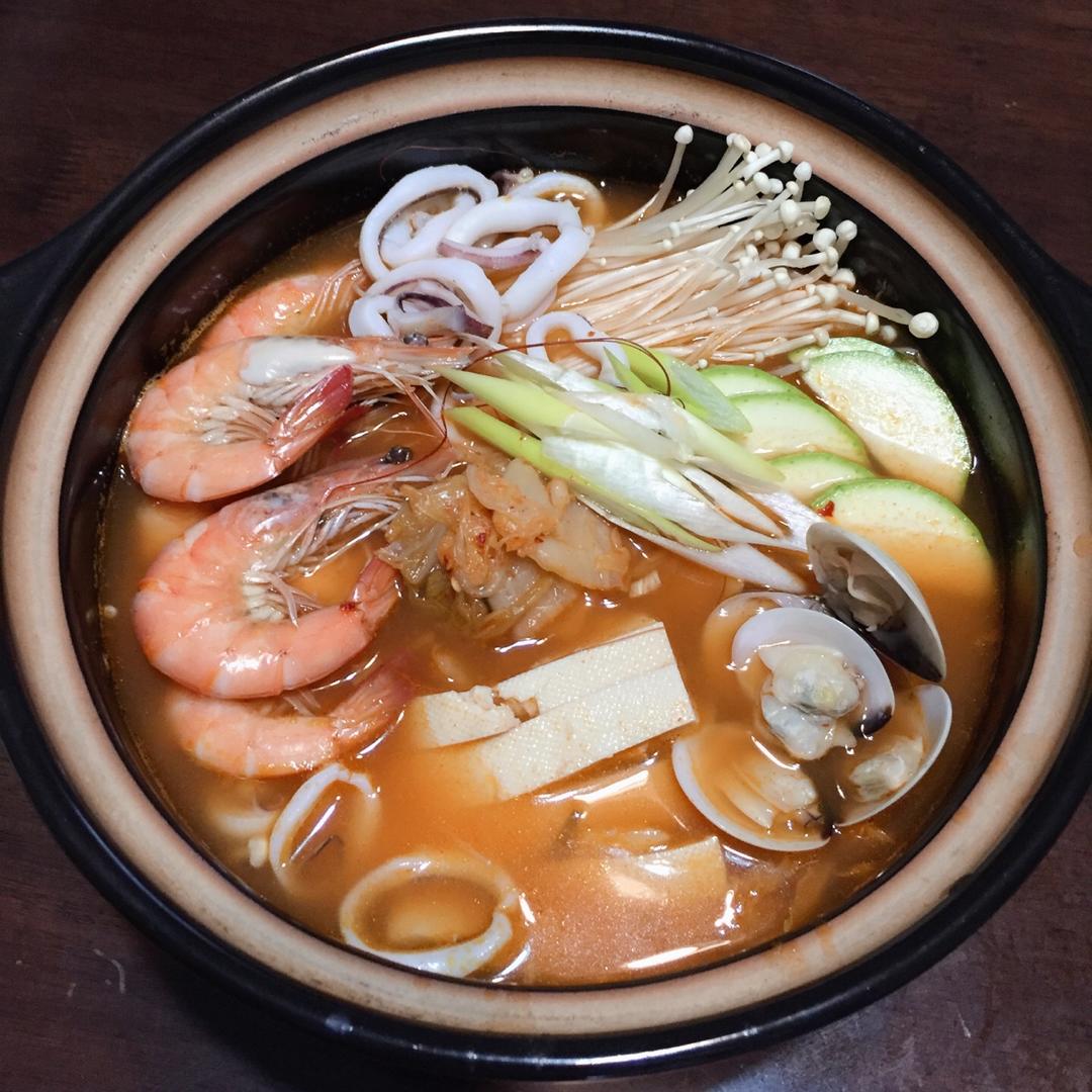 韩式泡菜海鲜锅Haemul Jeongol