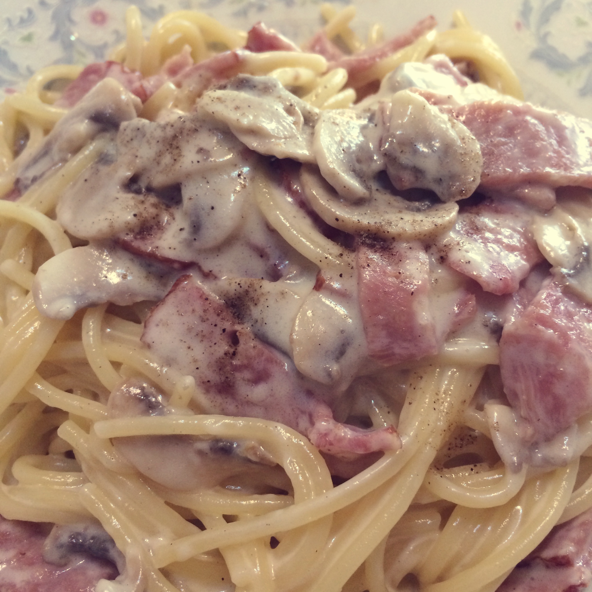 白汁蘑菇培根意粉