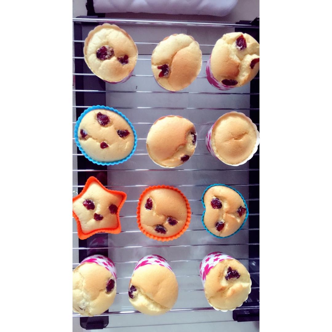 软绵绵的纸杯蛋糕