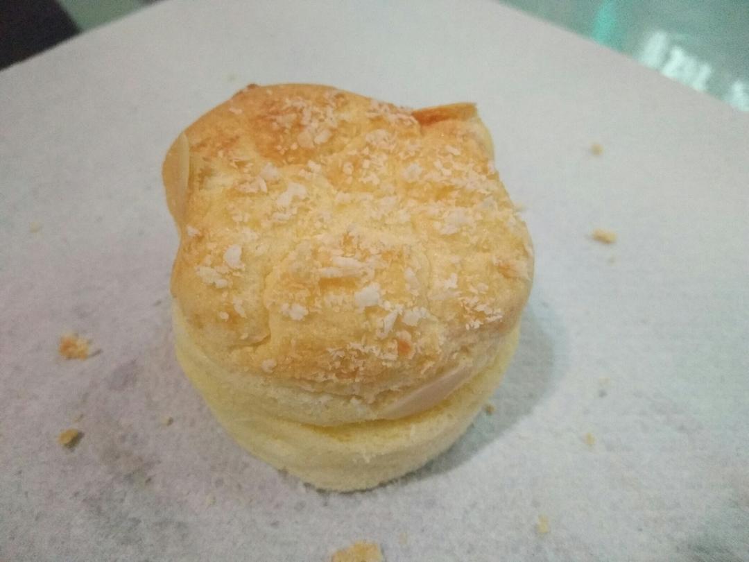 戚风杯子蛋糕^_^不开裂不回缩喔～