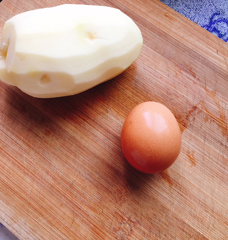 美味又简单易做的土豆片鸡蛋汤的做法 步骤1