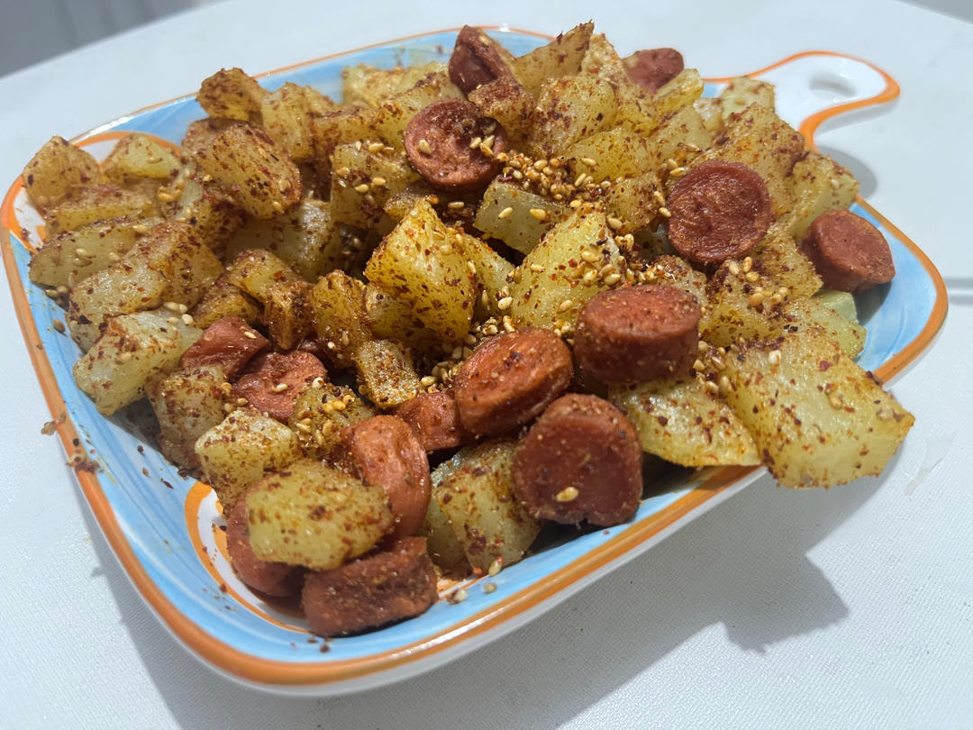 下饭神器香辣火腿肠土豆块