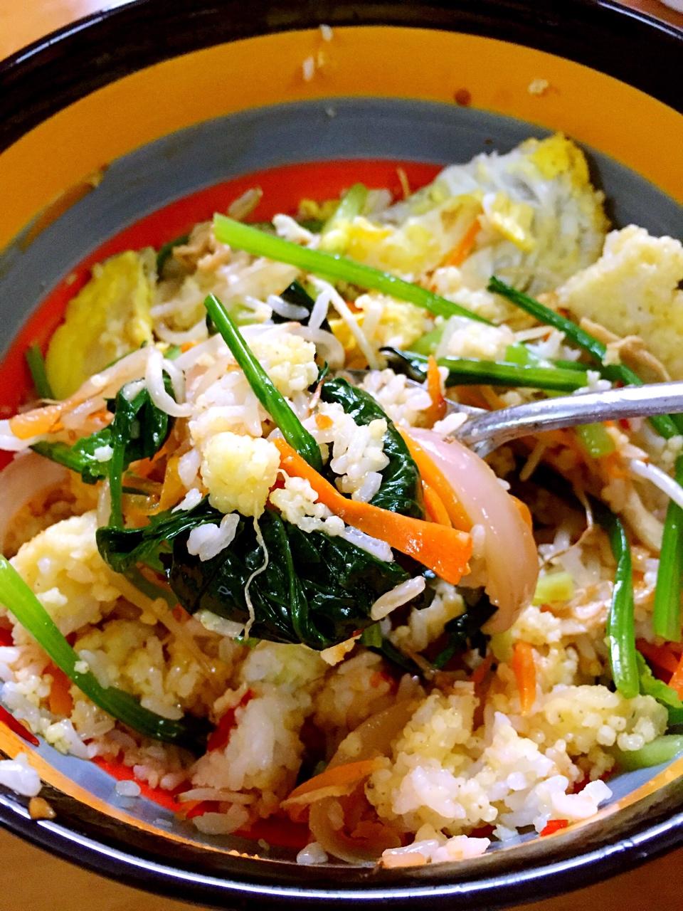 菜比饭多的韩式拌饭